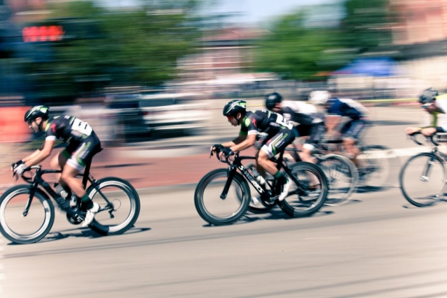 Cyclists, Race